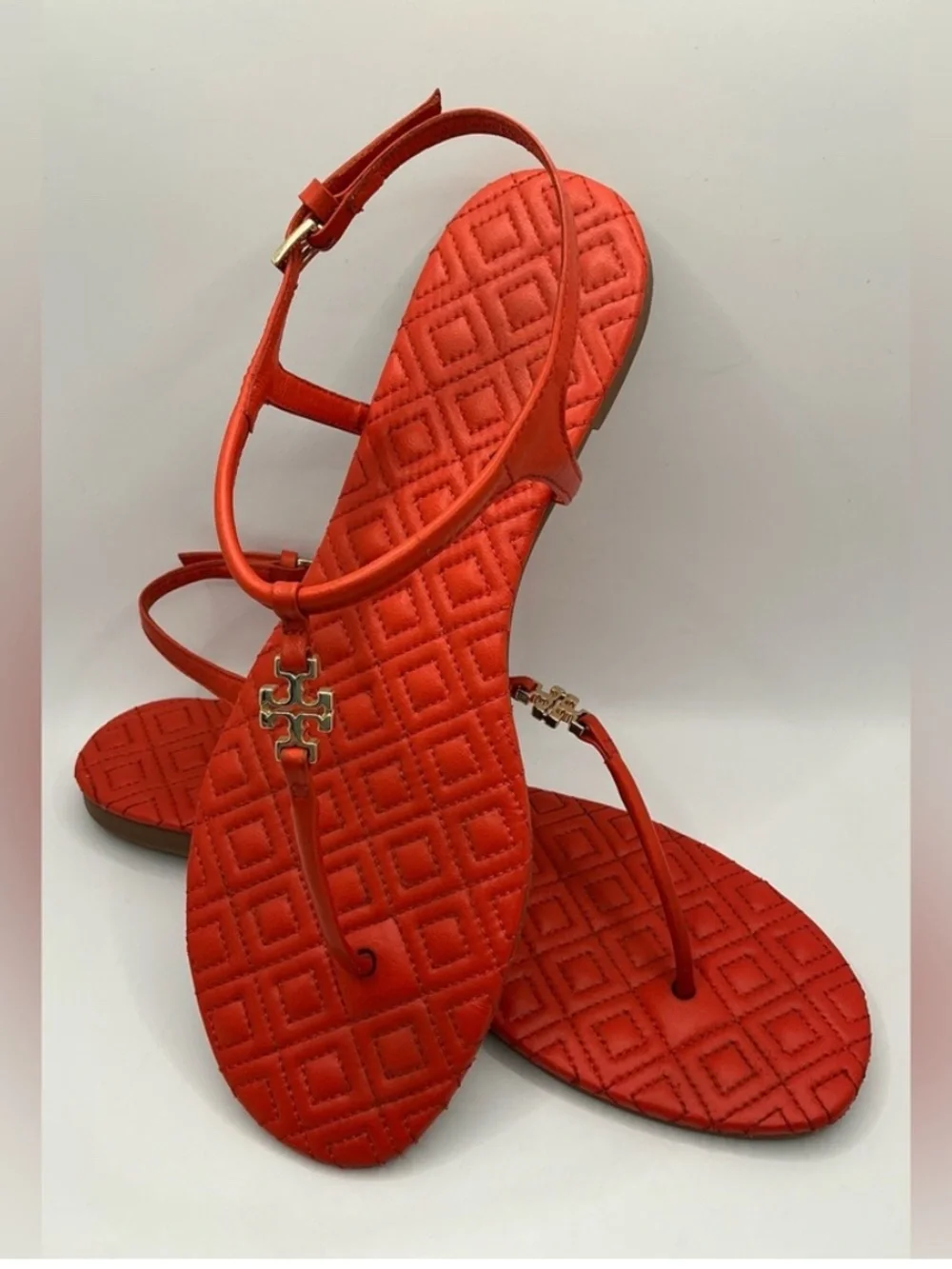 Tory Burch Coral Red Orange Quilted Logo T-Strap Sandals size Women’s 8